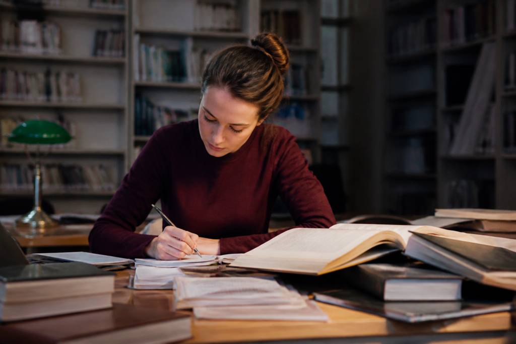Apprendre histoire : quelles formations choisir pour développer ses connaissances ?