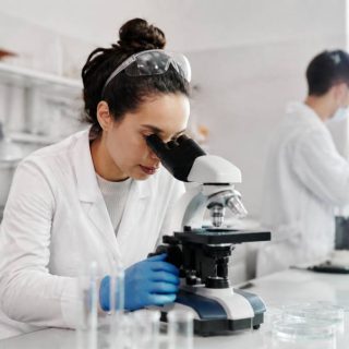 Chercheurs en biologie : métiers, formations et débouchés en France et en Europe