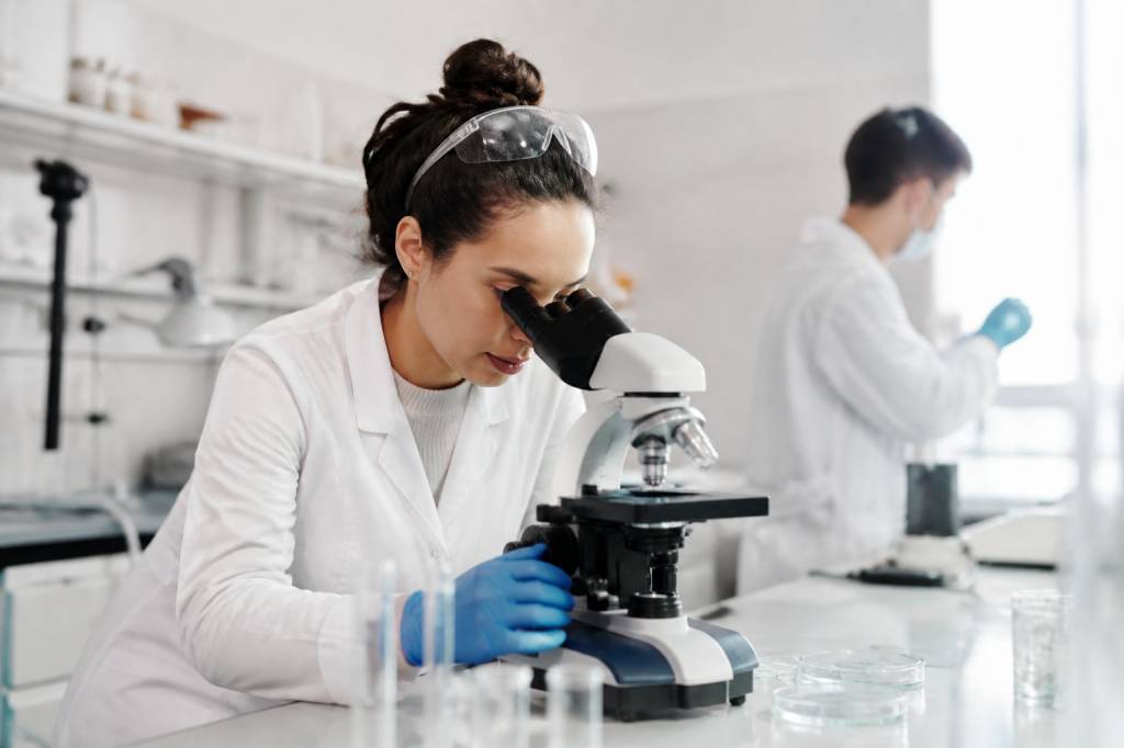 Chercheurs en biologie : métiers, formations et débouchés en France et en Europe
