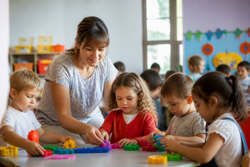 Atsem en ecole maternelle : rôle, missions et formation