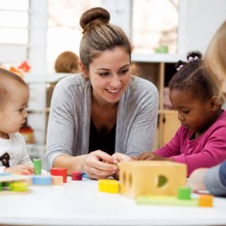 Fiche de poste EJE : missions, compétences et formation pour devenir éducateur de jeunes enfants