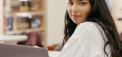 Bachelor marketing digital en alternance : avantages et débouchés