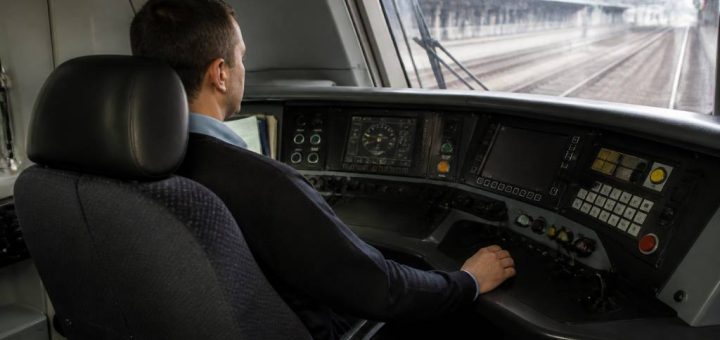 Combien gagne un conducteur de train : salaire, primes et évolution de carrière