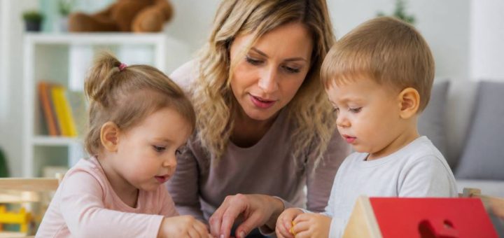 Combien gagne une assistante maternelle ? salaire, tarifs et revenus en 2026