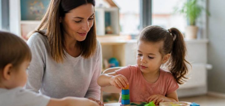 Combien touche une assistante maternelle en 2026 ?