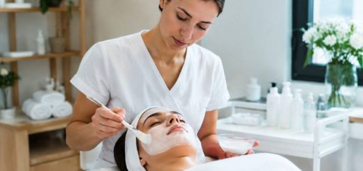 Esthéticienne salaire moyen : combien gagne-t-on selon l’expérience et le statut ?