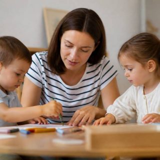 Devenir assistant maternelle salaire : combien peut-on gagner en 2026 ?