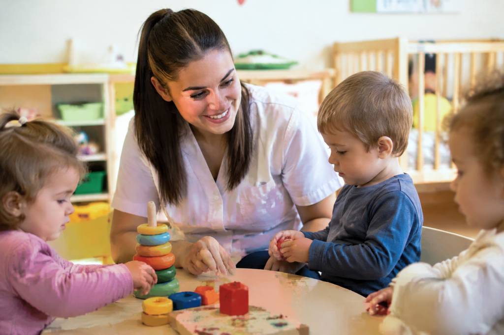 8 compétences auxiliaire de puériculture à maîtriser pour exercer le métier