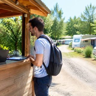Accueil camping : quelles formations pour travailler dans l’hôtellerie de plein air ?