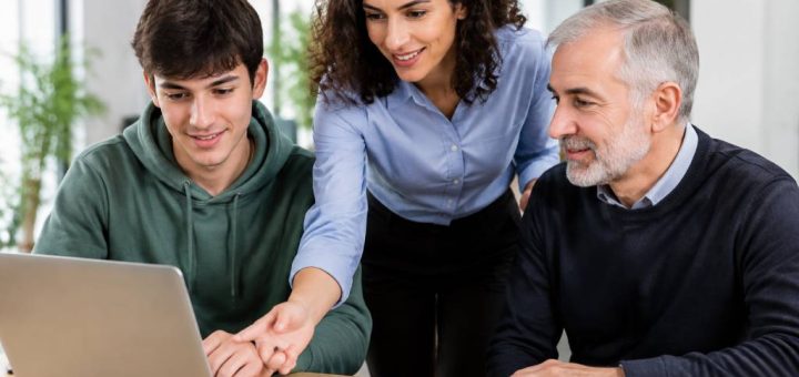 À quel âge peut-on travailler en France ? Règles et conditions selon son âge
