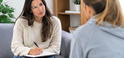 Accompagnateur social : quelles formations et quels débouchés ?