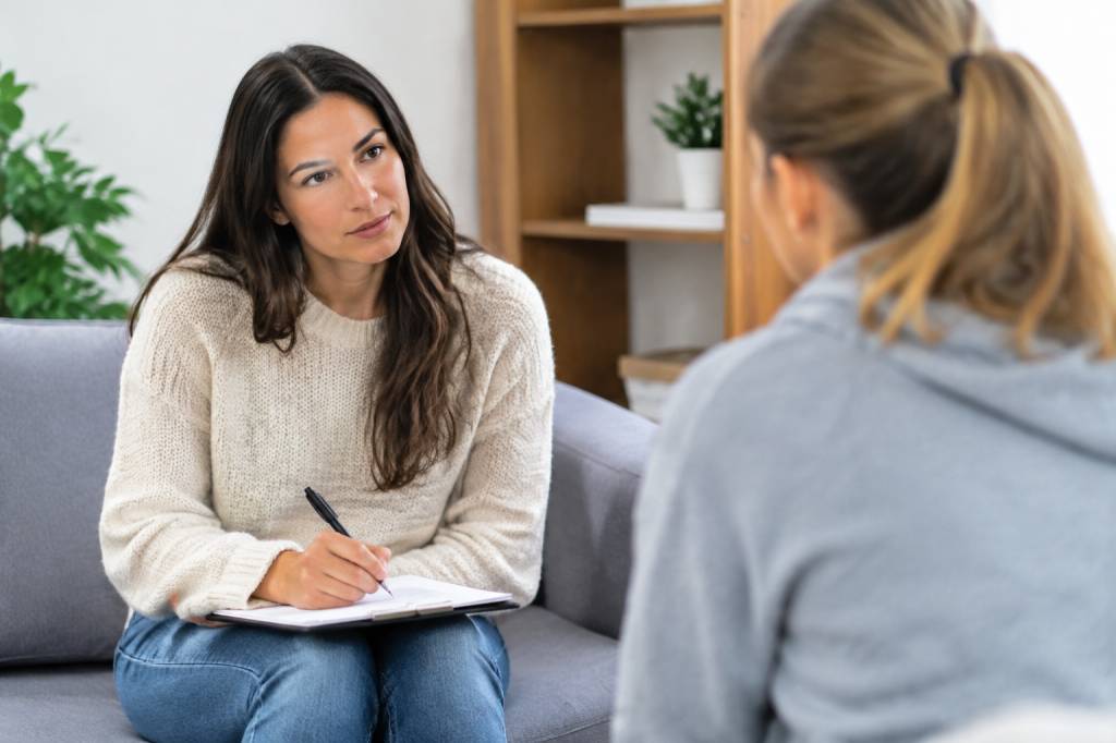 Accompagnateur social : quelles formations et quels débouchés ?